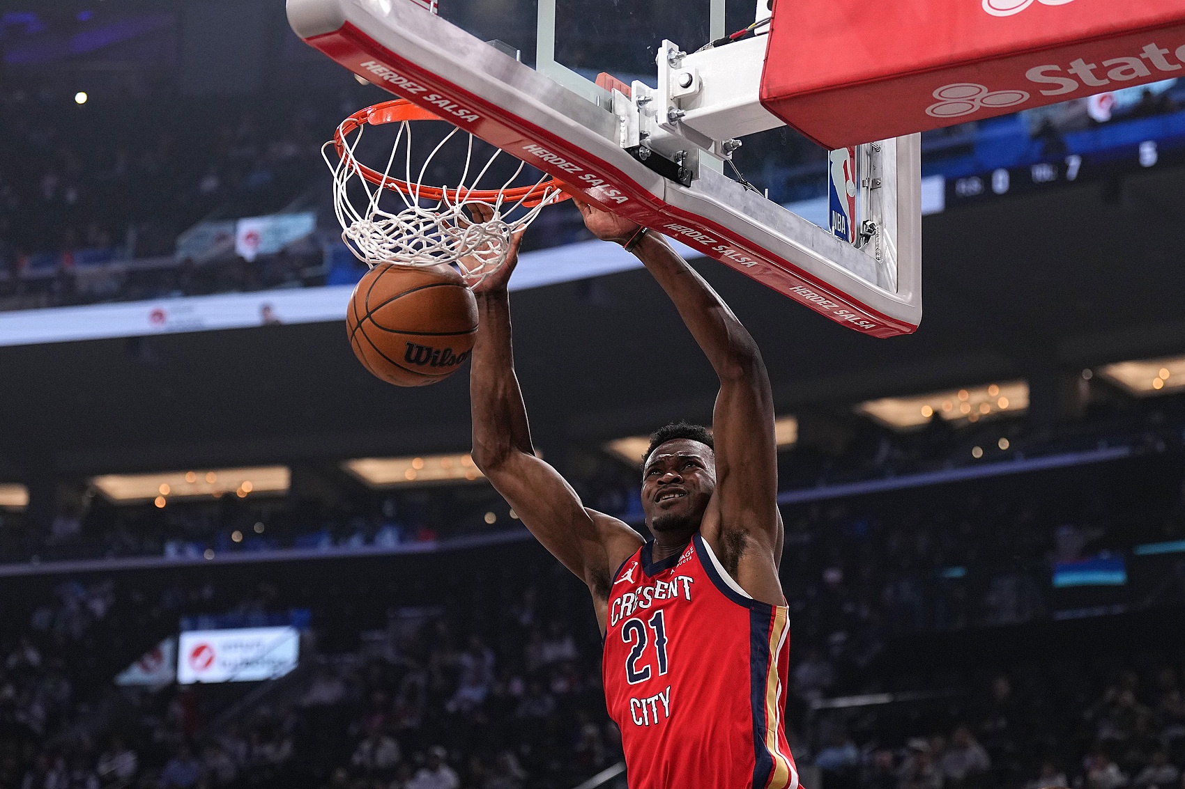 开云官网-攻防发力！米西底线突破起飞暴扣 随后防守端送排球大帽