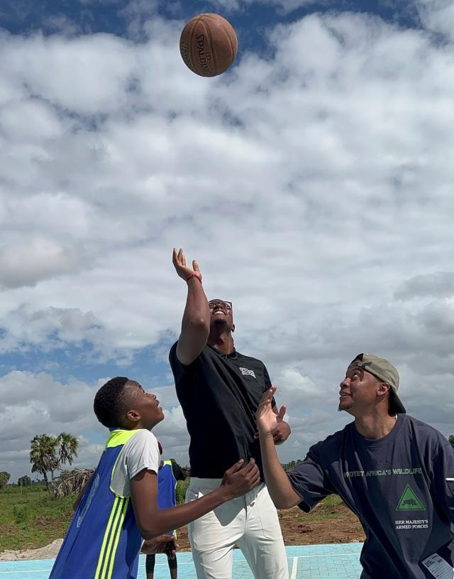 开云官方-特纳走进非洲找到平静：不在乎去哪队 只想做自己