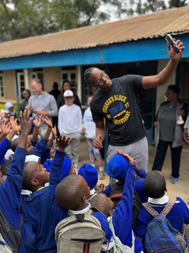 开云官方-特纳走进非洲找到平静：不在乎去哪队 只想做自己